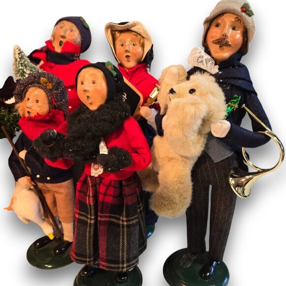 A unique collection of 12 Vintage BYERS CHOICE Ltd. Christmas Carolers - Picture 5 of 11